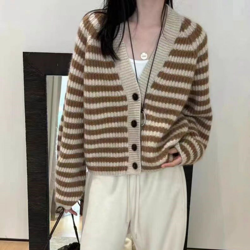 Damen gestreifte Strickjacke mit weitem Schnitt und Knopfdetails R&B