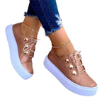 Damen modische Sneaker mit eleganten Metallknöpfen und bequemer Sohle