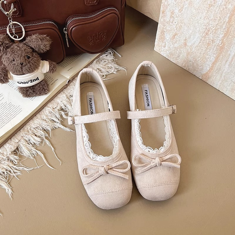 Damen Ballerinas mit verstellbarem Riemen und zarten Spitzendetails R&B