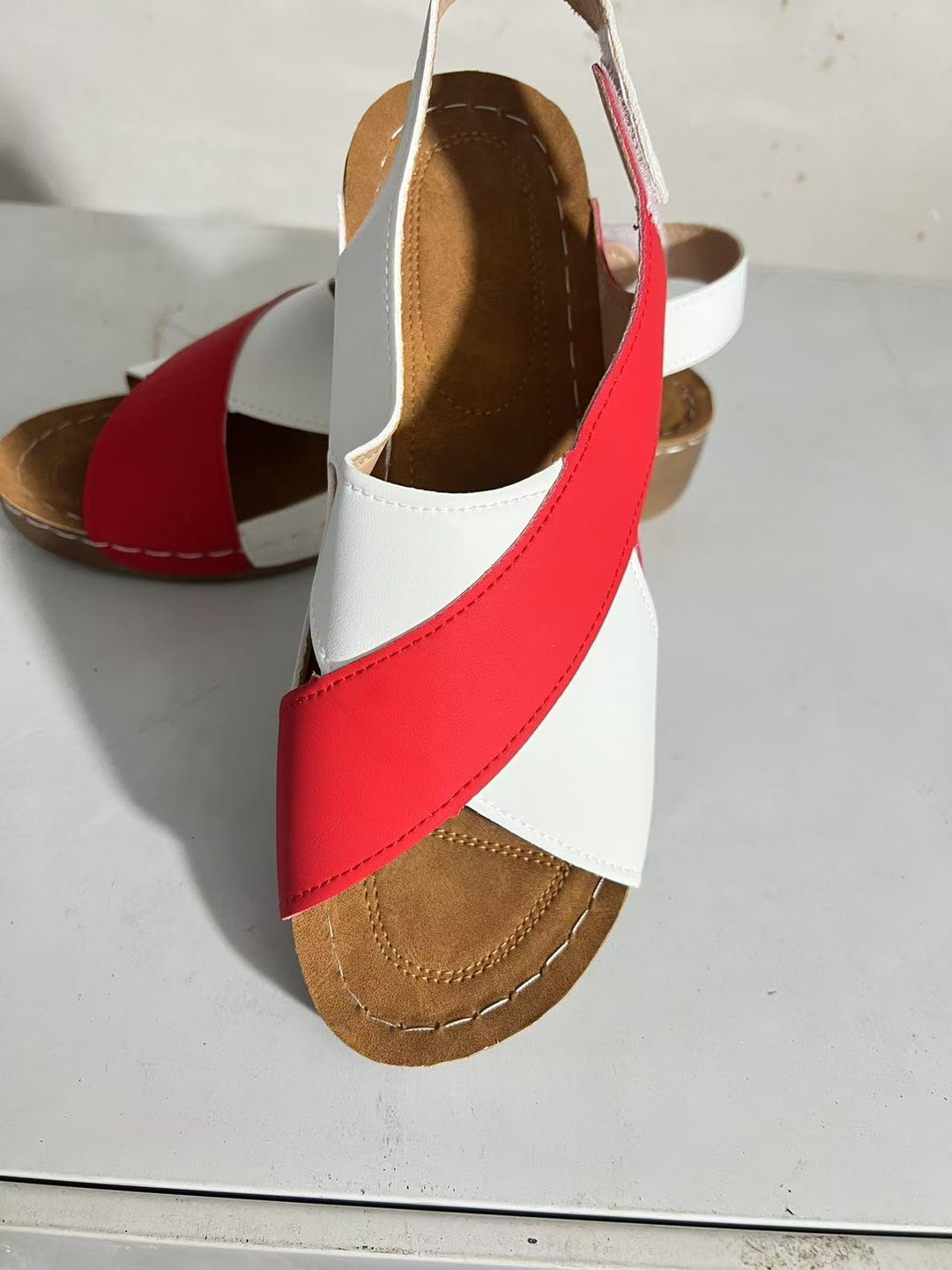 Damen modische Sandalen mit verstellbarem Riemen und anatomischem Fußbett R&B