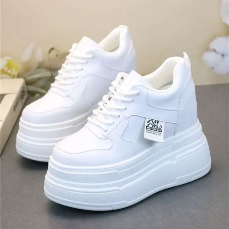 Damen Plattform Sneakers mit modischer Silhouette und stabiler Sohle