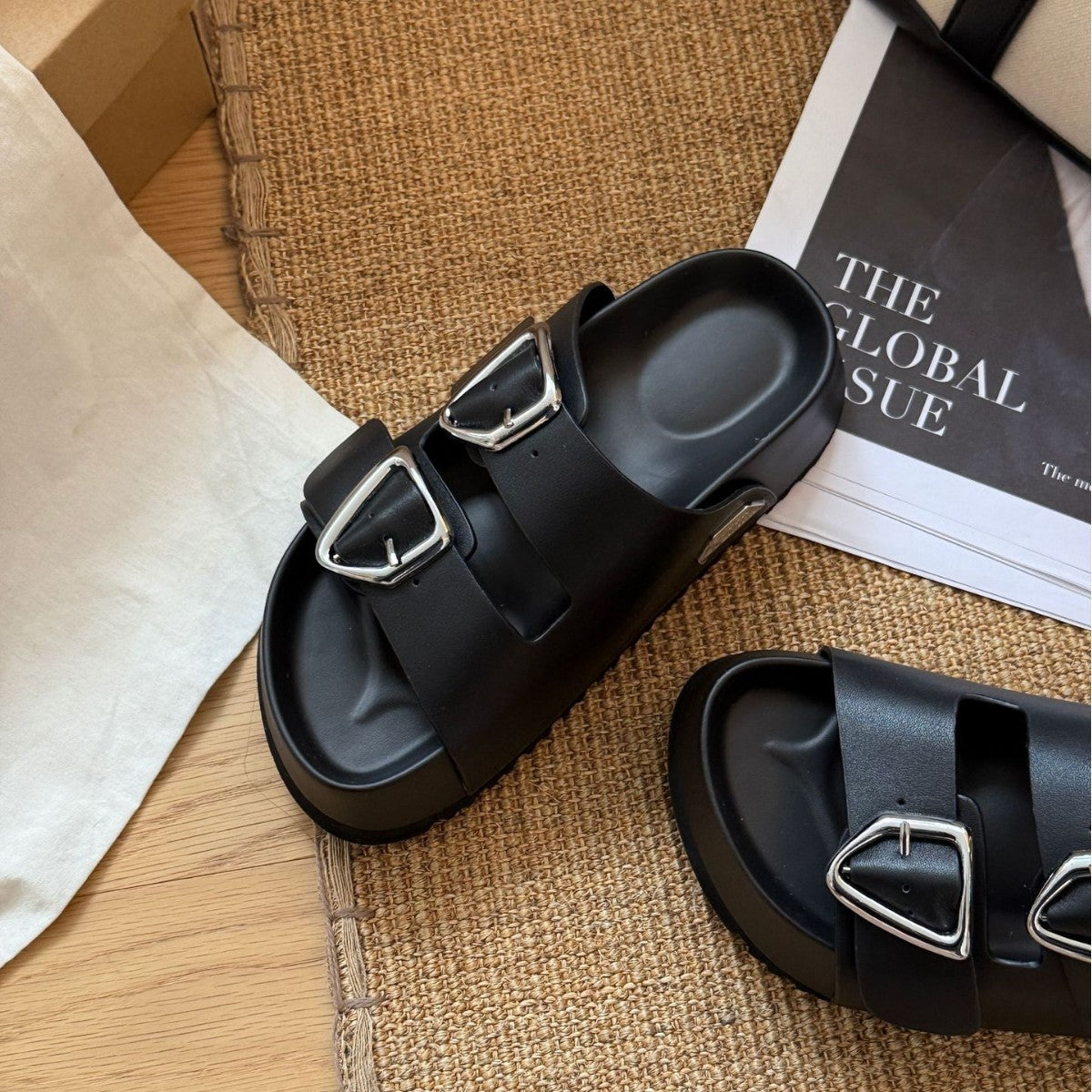 Damen modische Flip-Flops mit verstellbaren Schnallen und rutschfester Sohle