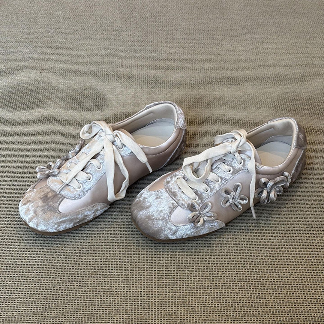 Damen Sportliche Sneaker mit elegantem Samtoberteil und modischen Applikationen R&B