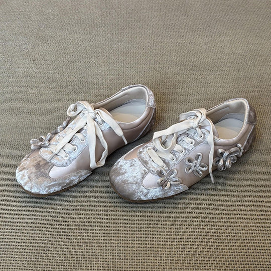 Damen Sportliche Sneaker mit elegantem Samtoberteil und modischen Applikationen R&B
