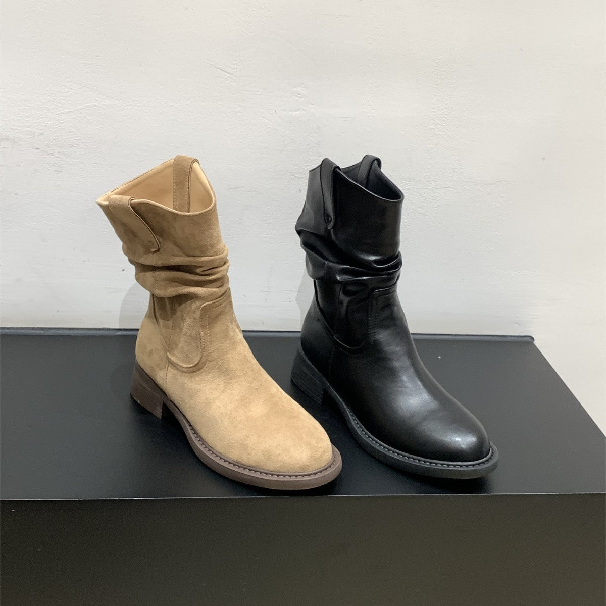 Damen modische Stiefel mit gerafftem Schaft und bequemem Blockabsatz R&B