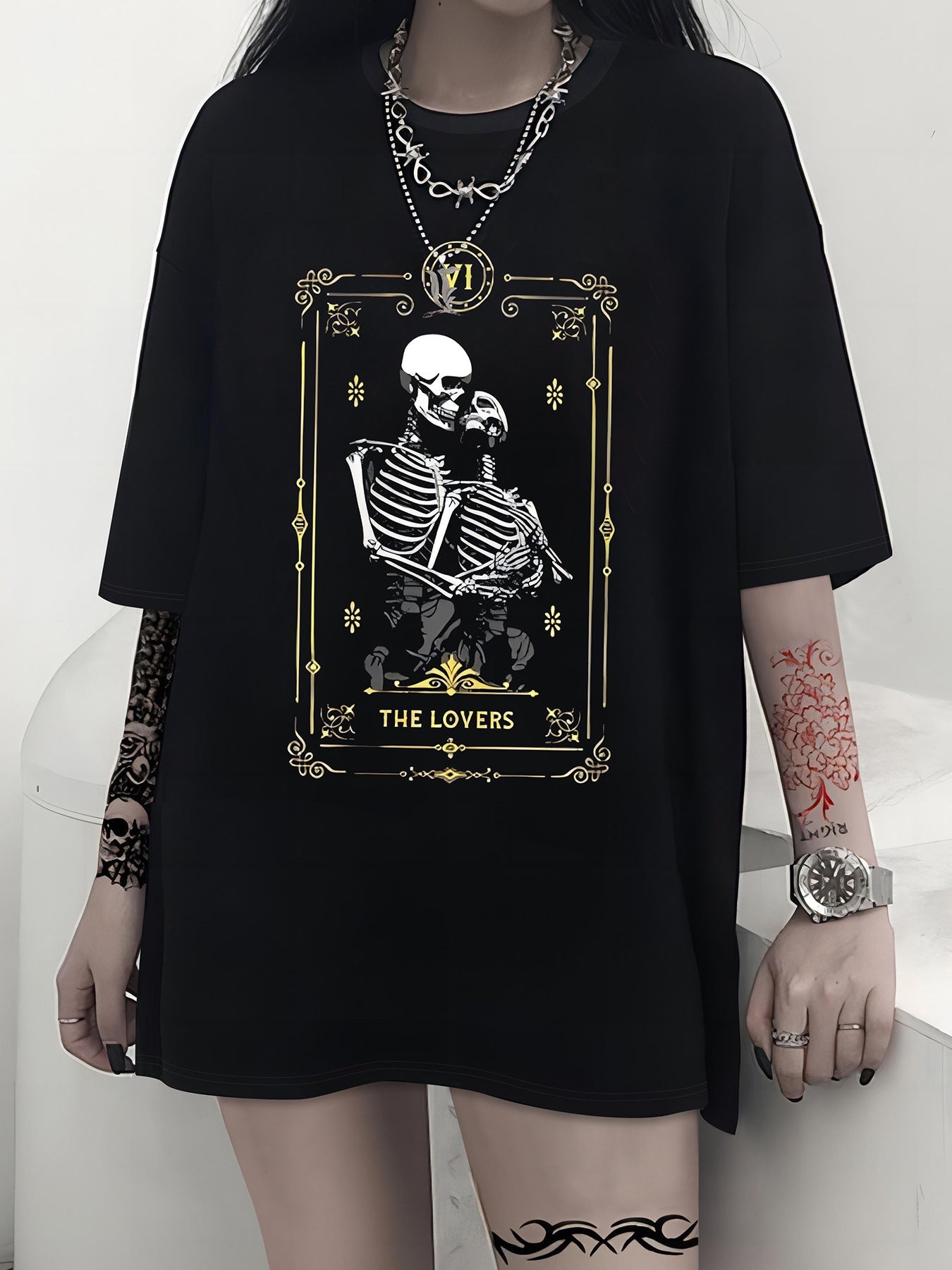 Damen T-Shirt mit künstlerischem Totenkopf-Motiv und lässigem Schnitt R&B