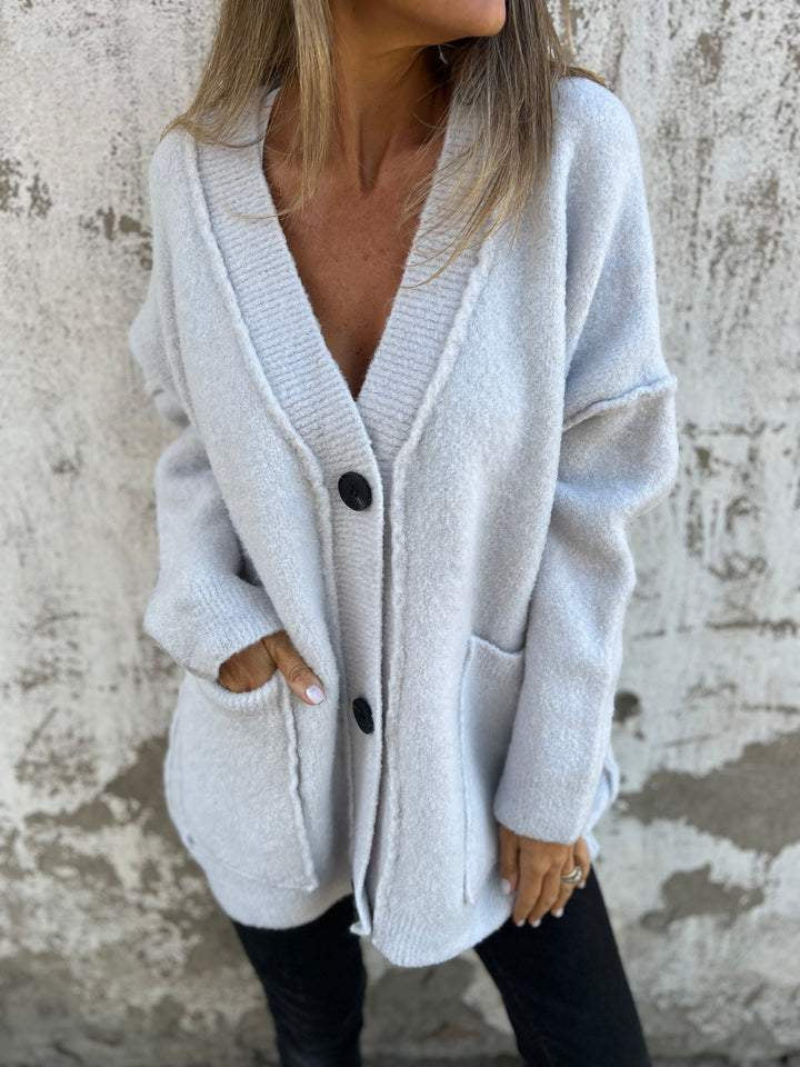 Damen kuschelige Strickjacke mit großen Taschen und Knopfdetails R&B