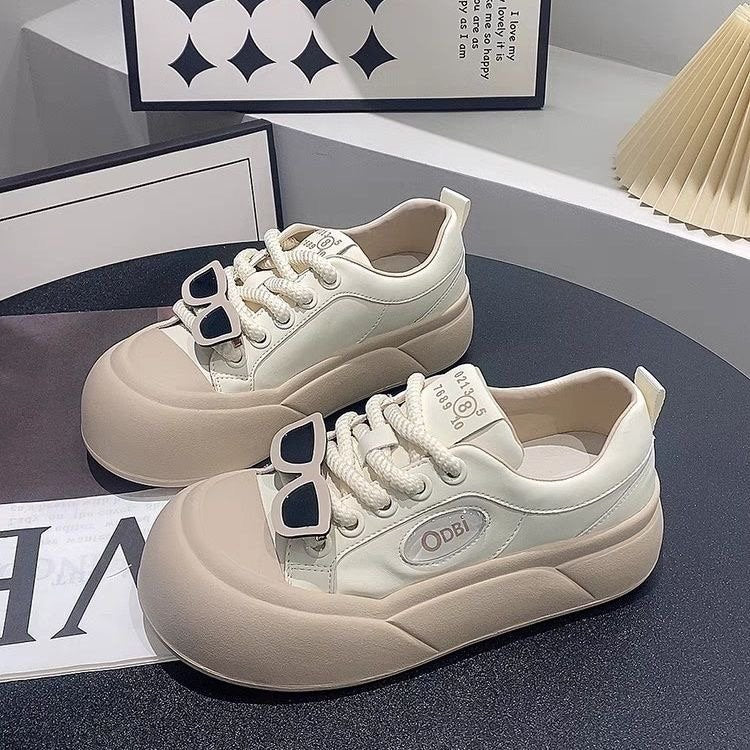 Damen modische Sneaker mit einzigartigen Details und hohem Tragekomfort