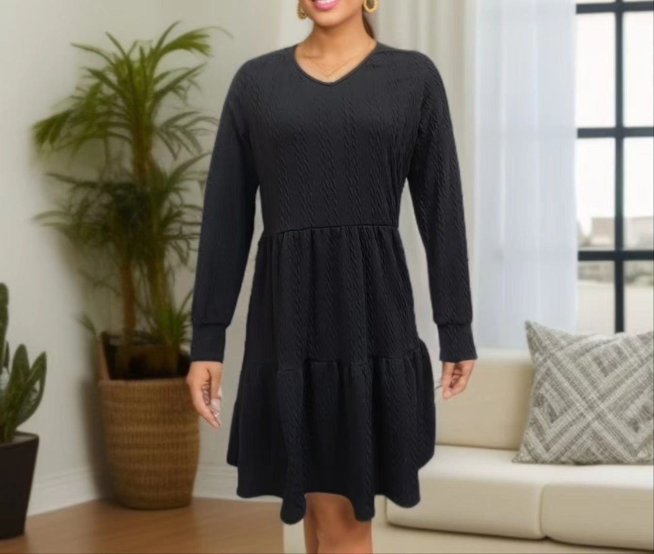 Damen lässiges Strickkleid mit voluminösem Saum und V-Ausschnitt