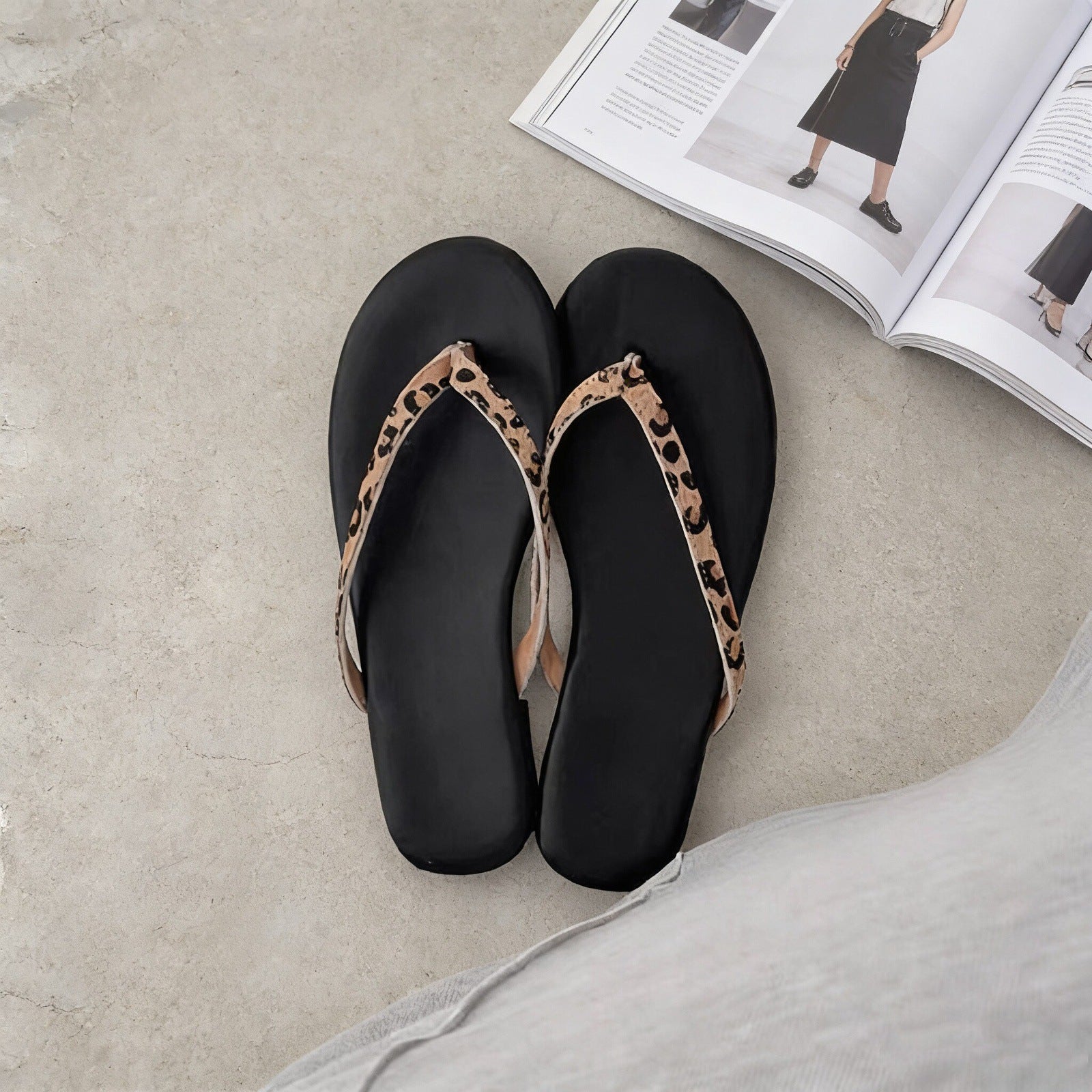 Damen Zehentrenner-Sandalen mit minimalistischem Design und ergonomischem Fußbett R&B