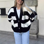 Damen kuschelige Strickjacke mit auffälligem Streifenmuster und praktischen Taschen R&B