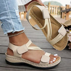 Damen Komfortable Sandalen mit verstellbaren Riemen und ergonomischem Fußbett R&B