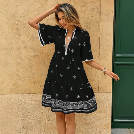 Damen Kurzarm Kleid mit verspieltem Schnitt und Spitze R&B