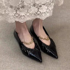 Damen elegante spitze Ballerinas mit dekorativem Kettenriemen