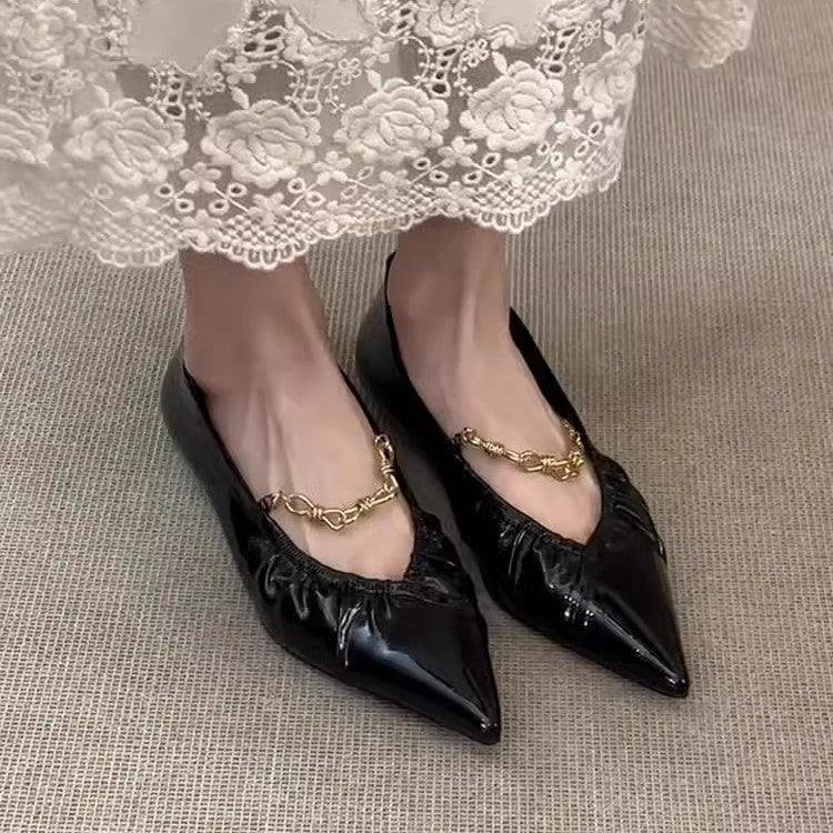 Damen elegante spitze Ballerinas mit dekorativem Kettenriemen