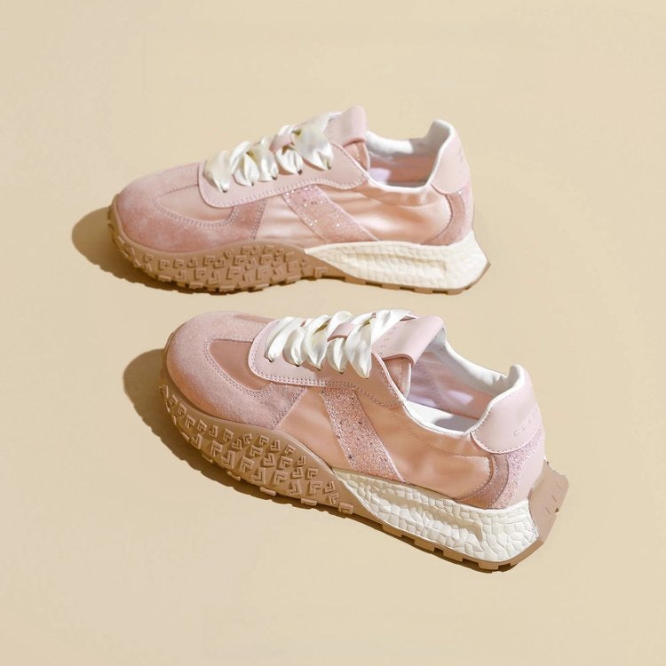 Damen Sportliche Sneakers mit glitzernden Akzenten und futuristischem Design R&B