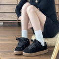 Damen Sneakers aus weichem Nubukleder mit rutschfester Gummisohle R&B