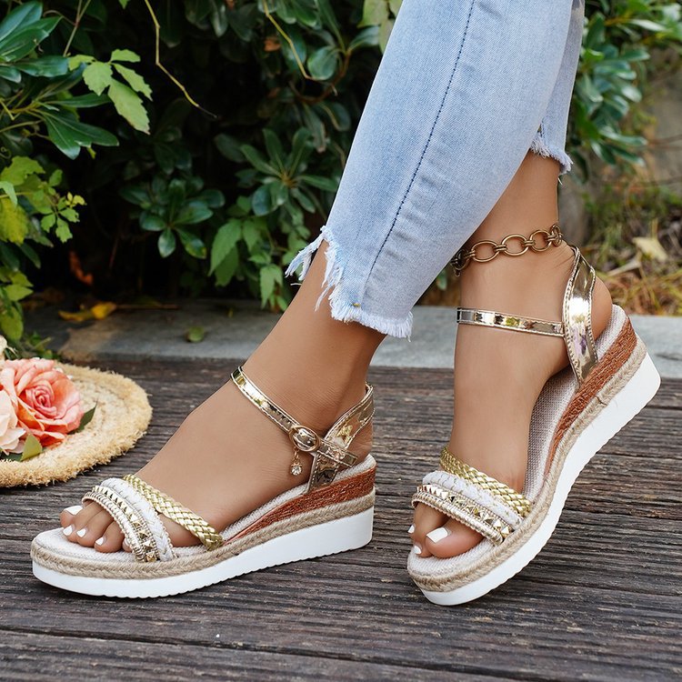 Damen Wedge-Sandaletten mit geflochtenem Riemendesign und modischem Metallakzent R&B