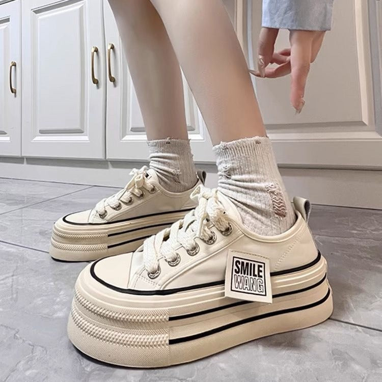 Damen Plateau Sneakers mit doppelter Sohle und trendigem Design