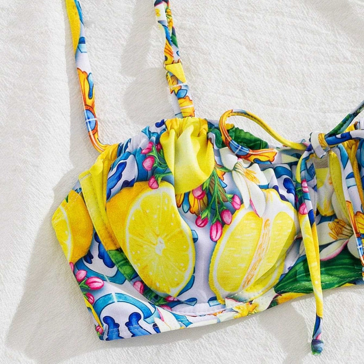 Damen Bikini-Set mit raffinierten BindR&Bändern und aufregendem Blumenmuster R&B