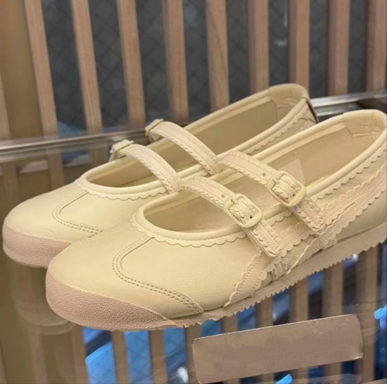 Damen Ballerina-Schuhe mit doppeltem Riemen und verspieltem Design