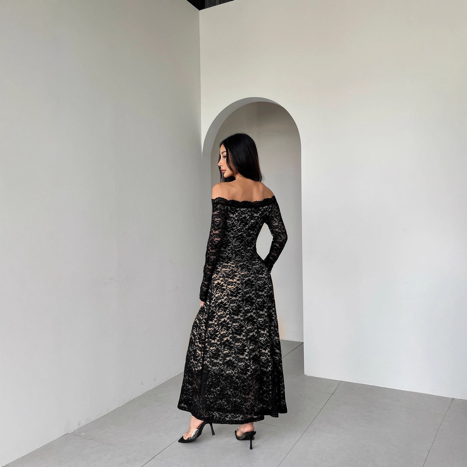 Damen nan schulterfreies Spitzenmidikleid mit feiner floraler Spitze, gefütterter Innenlage und tailliertem Schnitt R&B