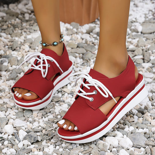 Damen Plateau-Sandalen mit atmungsaktiven Einschnitten und verstellbarem Riemen R&B