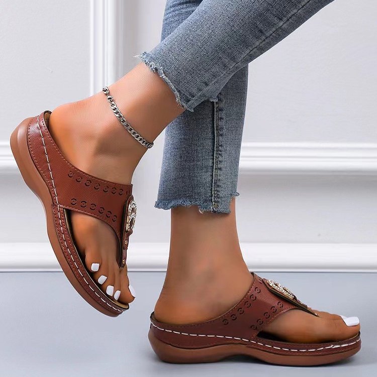 Damen Wedge-Sandaletten mit stilvollem Dekor und gepolstertem Fußbett R&B