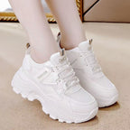 Damen Chunky Sneakers mit sportlichem Design und atmungsaktiver Obermaterialkombination