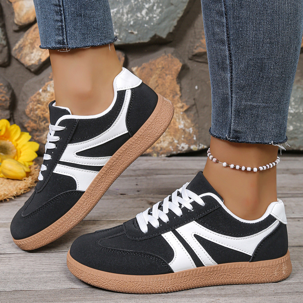 Damen Sneakers im sportlichen Stil mit trendigem Design R&B