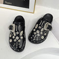 Damen nan verzierte Schlupf-Clogs mit metallischen Conchos, großer Zierschnalle und ergonomischem Fußbett R&B
