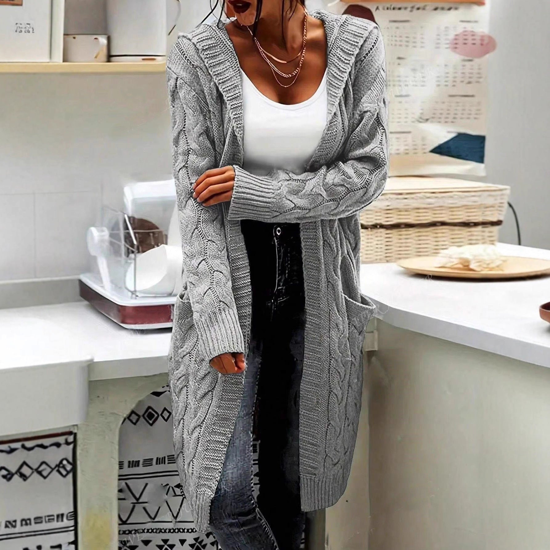 Damen Grobstrickjacke mit hochwertigen Zopfmustern und praktischen Taschen R&B