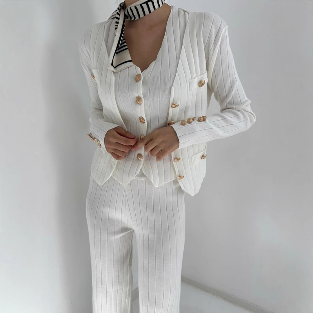 Damen elegantes gestricktes Ensemble mit Knopfdetaillierung R&B