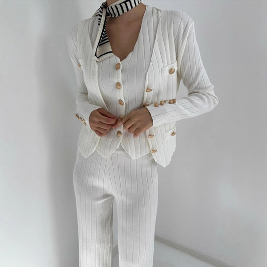 Damen elegantes gestricktes Ensemble mit Knopfdetaillierung R&B