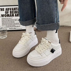 Damen Plattform Sneakers mit sportlichem Design und verstärkter Sohle