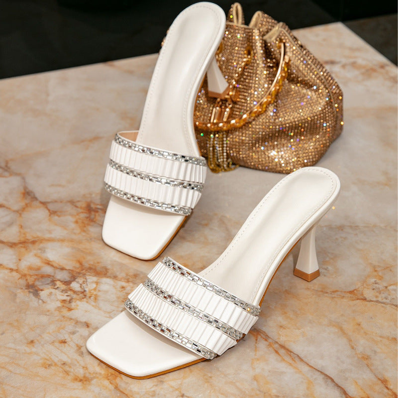 Damen Elegant verziertes Plateau-Mules mit schimmernden Akzenten R&B