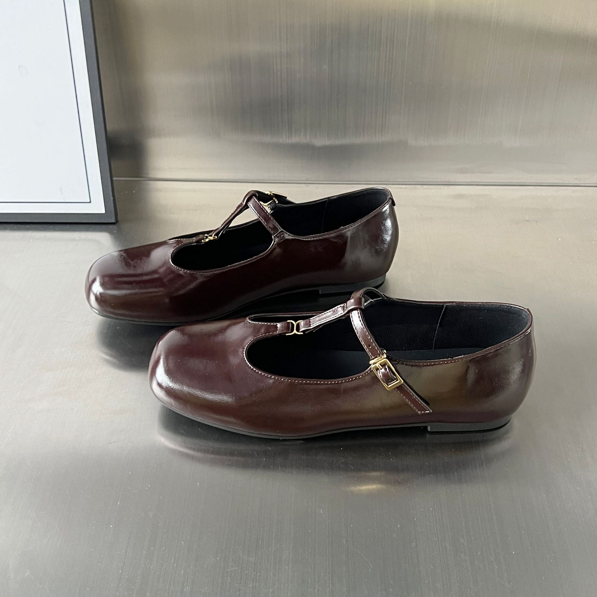 Damen Elegante Ballerinas mit doppeltem Riemen und modischem Glanzleder R&B