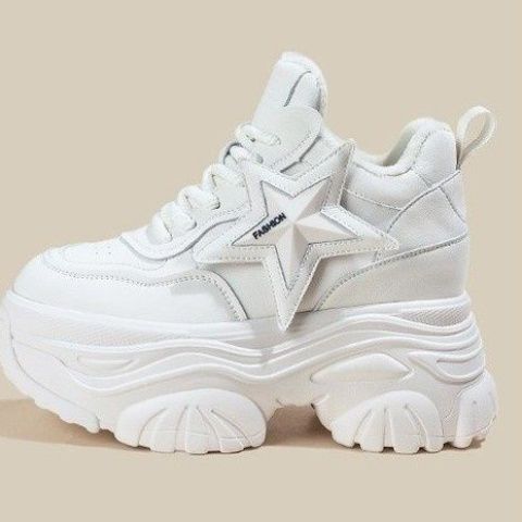 Damen Sportliche Plateau-Sneaker mit markantem Sternapplikation R&B