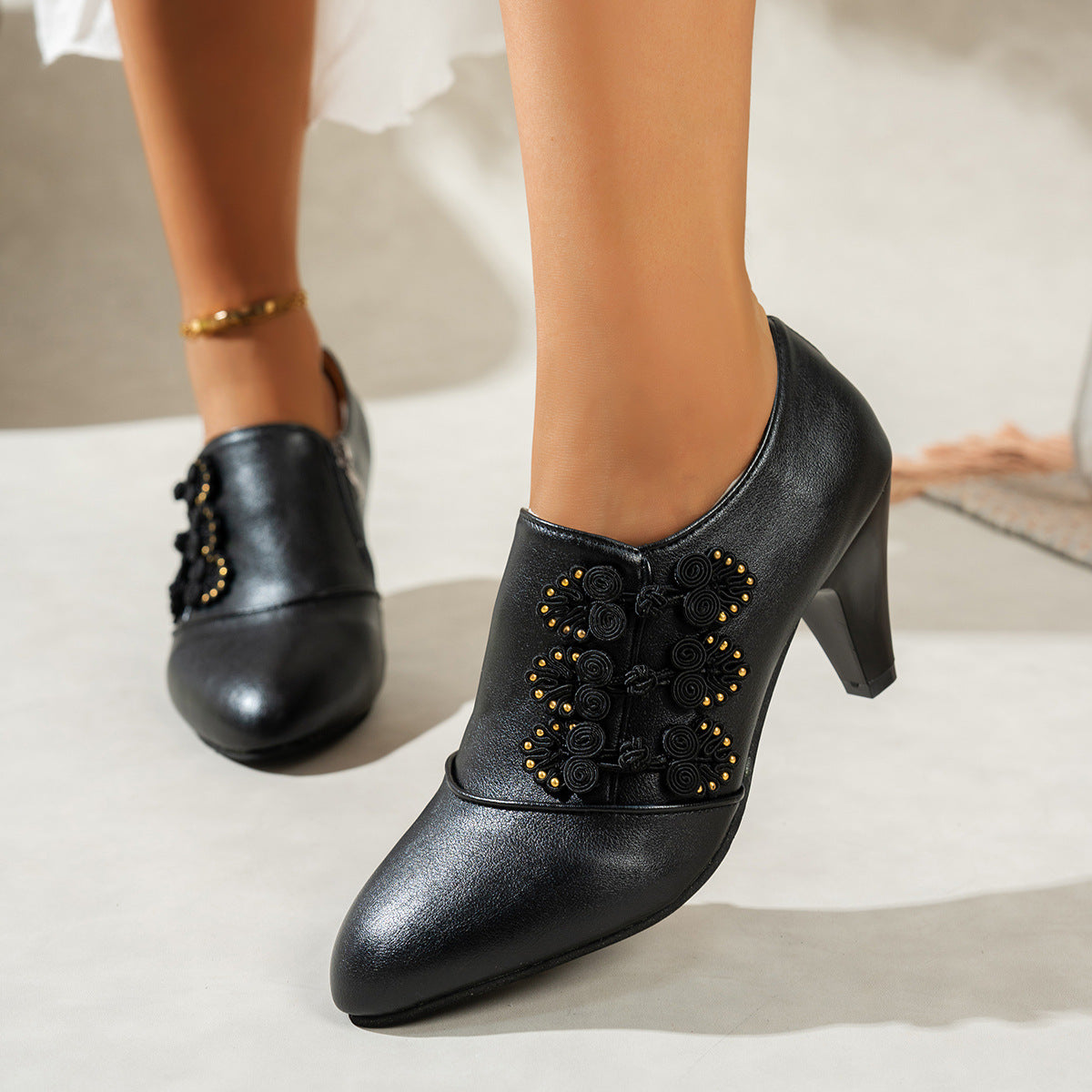 Damen elegante Stiefeletten mit floralen Applikationen und Absatz R&B