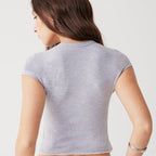 Damen eng anliegendes Basic T-Shirt mit elegantem Ausschnitt R&B
