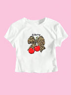 Damen Crop-T-Shirt mit verspieltem Leoparden-Schleifenmotiv und fruchtigem Print R&B
