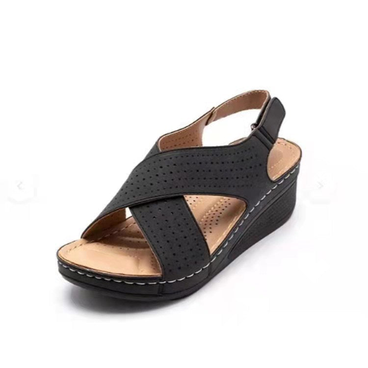 Damen Komfortable und luftige Keil-Sandalen mit perforierten Details