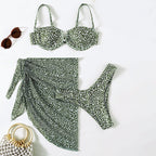 Damen Bikini-Set mit einem modernen Tiermotiv und elegantem Wickelrock