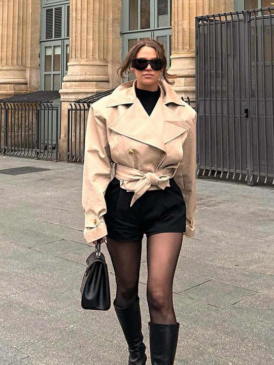 Damen Cropped Trenchcoat mit breitem Revers und Taillengürtel R&B