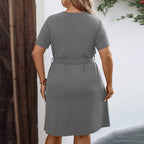 Damen Freizeitkleid mit Knopfdetails und tailliertem Bindegürtel R&B