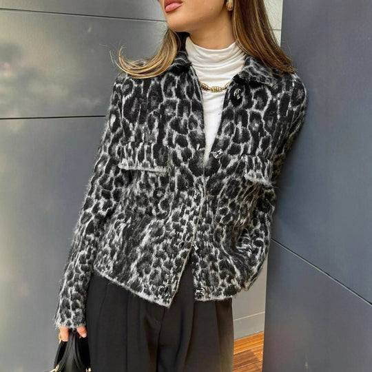 Damen modische Kurzjacke im Leopardenmuster mit aufgesetzten Taschen R&B
