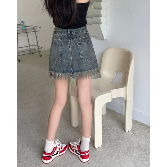 Damen Denim-Shorts mit fransigem Saum und hohem Bund