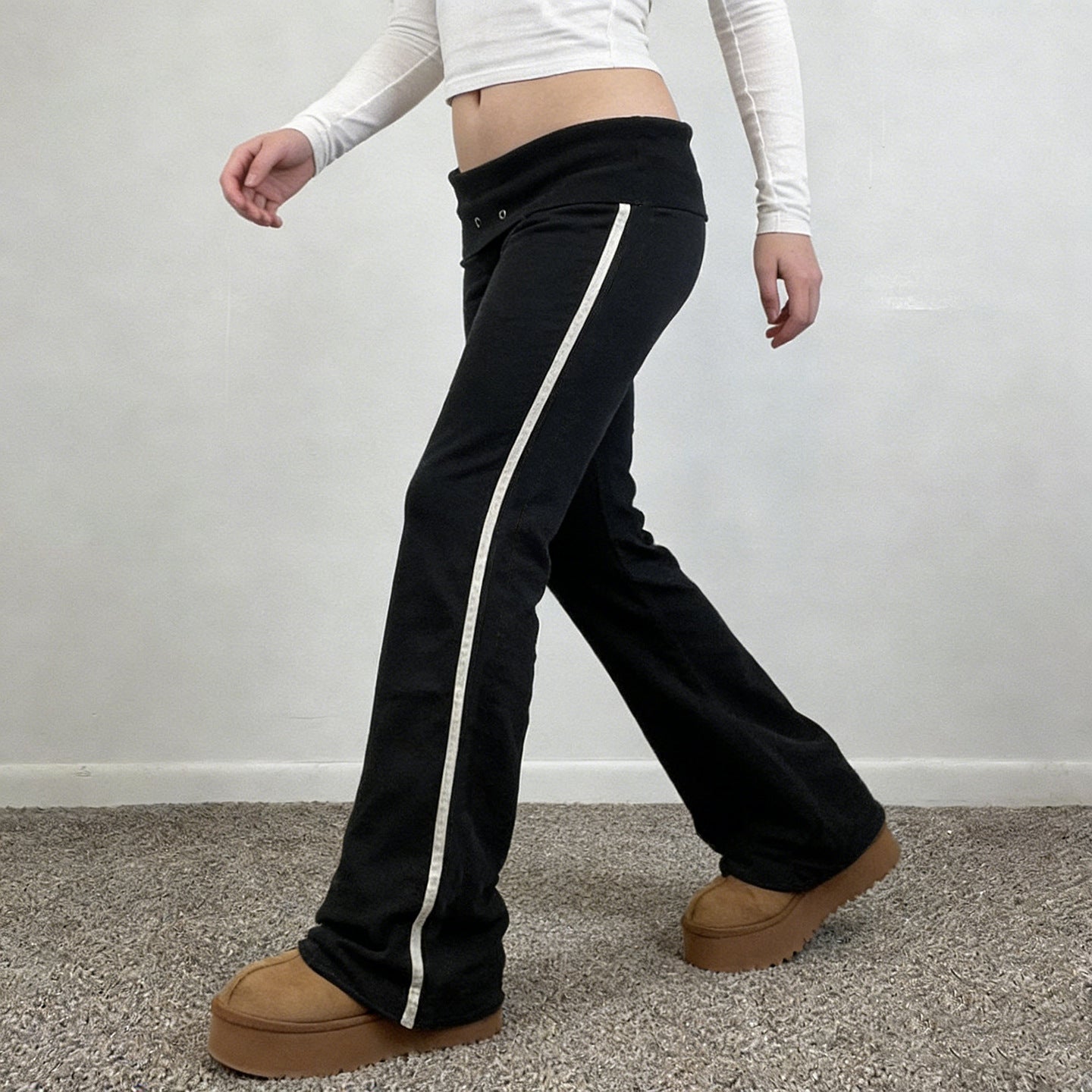 Damen Fließende Palazzo-Hose mit hohem Bund und dekorativen Ösen R&B