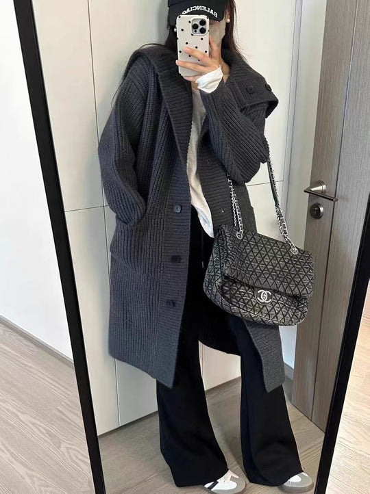 Damen Grobstrickjacke mit voluminösem Schnitt und dekorativen Knöpfen R&B