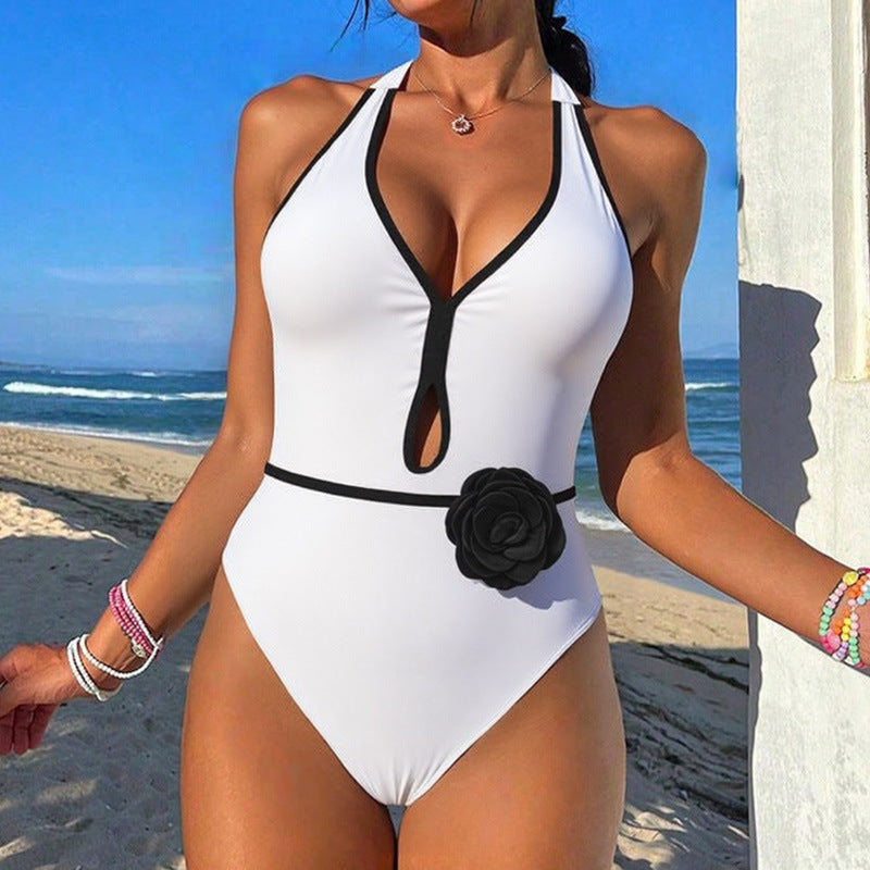 Damen Eleganter Badeanzug mit einzigartigem Schlitz und floralen Akzenten R&B